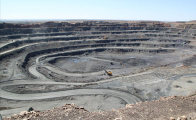 柴油鏟運機的三點動力系統